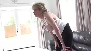 UK MILF loves having her tits tied up and nipples clamped